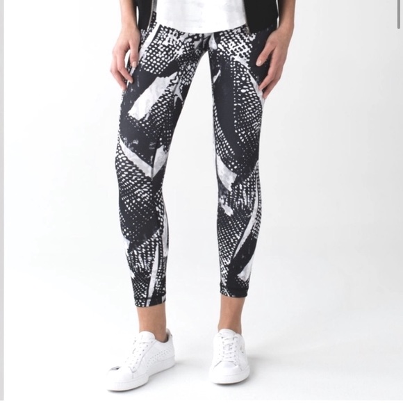LULULEMON/High Times Static Mist White/Black Leggings/4 - Picture 5 of 12